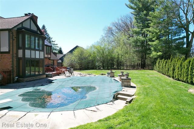 360 Wilshire Drive, Bloomfield Hills, MI 48302