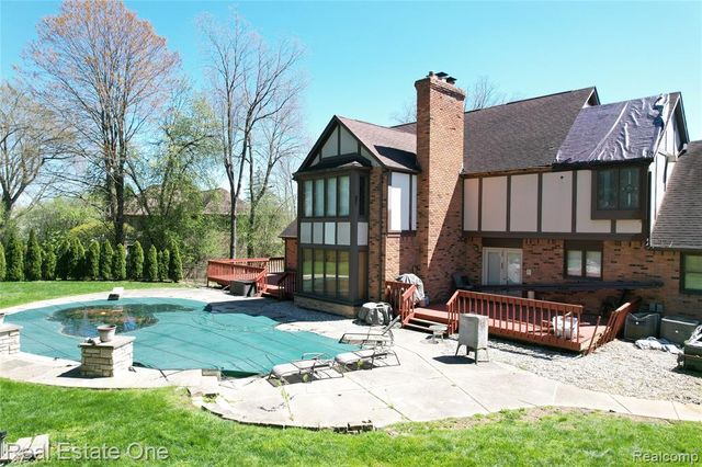 360 Wilshire Drive, Bloomfield Hills, MI 48302
