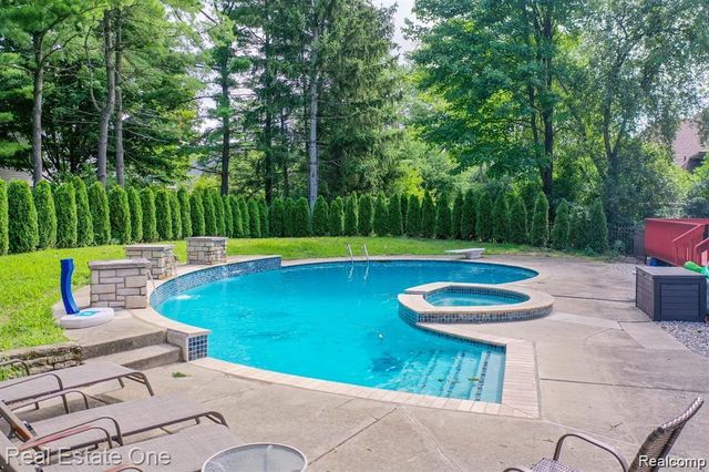 360 Wilshire Drive, Bloomfield Hills, MI 48302