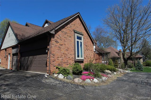 360 Wilshire Drive, Bloomfield Hills, MI 48302