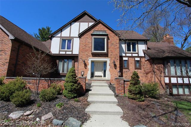 360 Wilshire Drive, Bloomfield Hills, MI 48302
