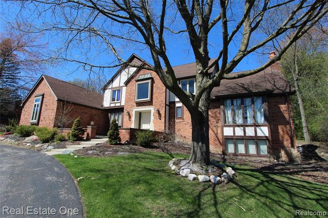 360 Wilshire Drive, Bloomfield Hills, MI 48302