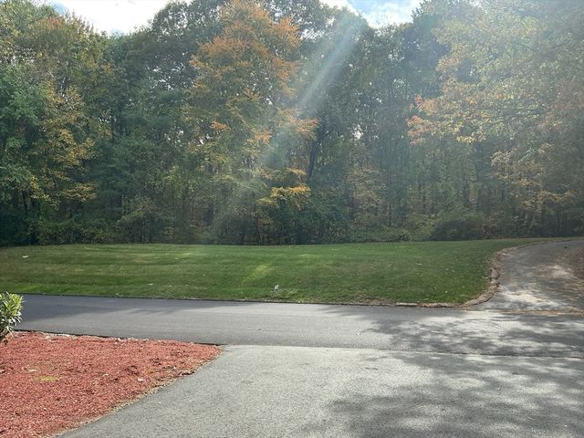 62 Voyagers Ln 62, Ashland, MA 01721