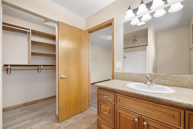 514 16th St SW, Minot, ND 58701