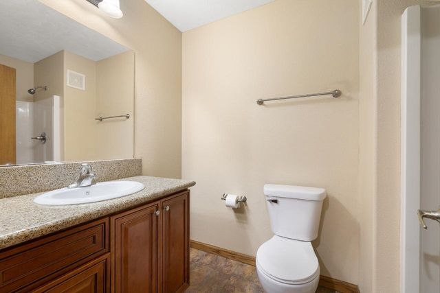 514 16th St SW, Minot, ND 58701