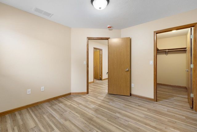 514 16th St SW, Minot, ND 58701