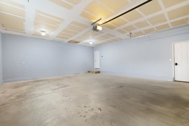 514 16th St SW, Minot, ND 58701