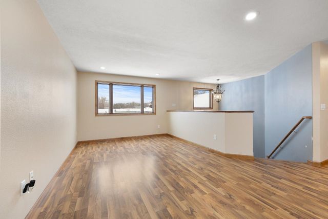 514 16th St SW, Minot, ND 58701