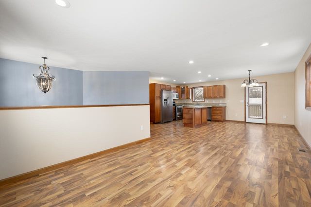 514 16th St SW, Minot, ND 58701