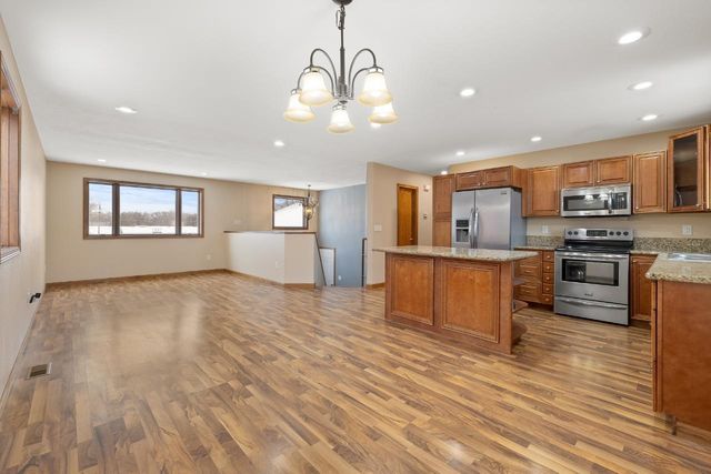 514 16th St SW, Minot, ND 58701