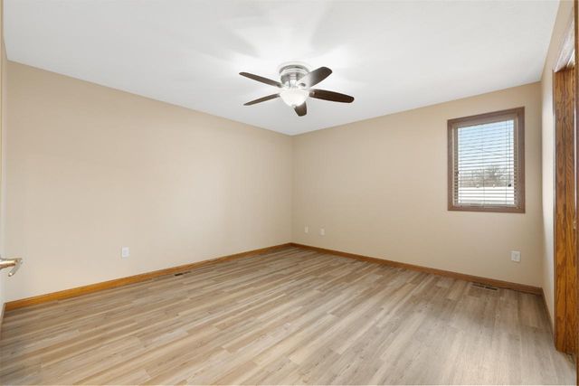 514 16th St SW, Minot, ND 58701