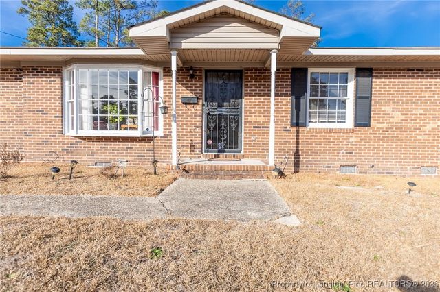 823 E Donaldson Avenue, Raeford, NC 28376