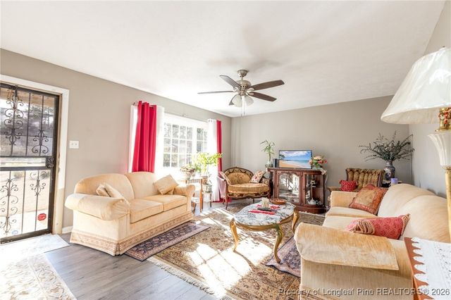 823 E Donaldson Avenue, Raeford, NC 28376