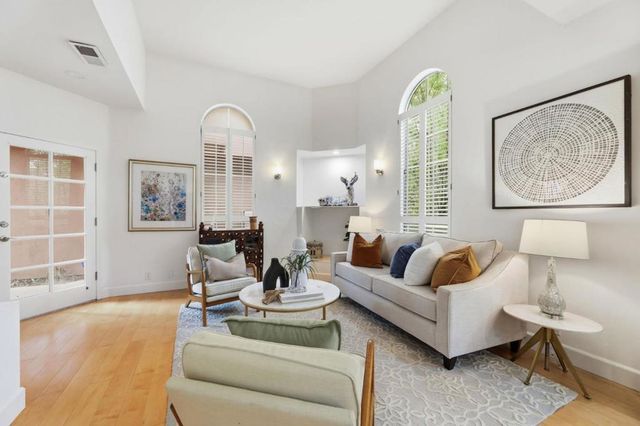 128 Cuesta Drive 5, Los Altos, CA 94022