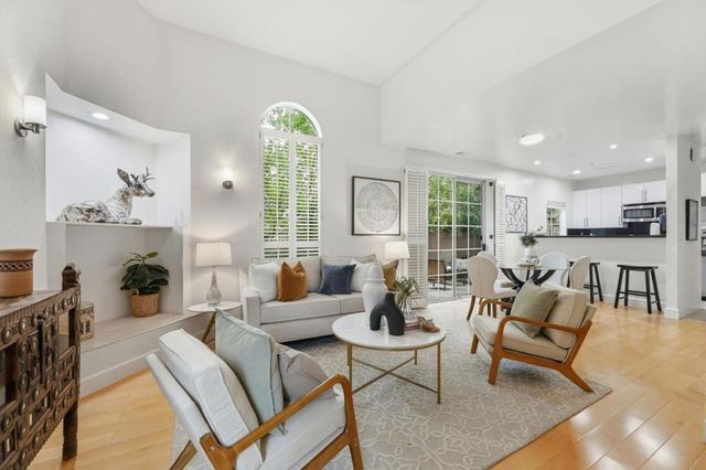 128 Cuesta Drive 5, Los Altos, CA 94022