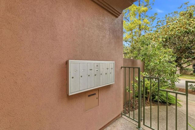 128 Cuesta Drive 5, Los Altos, CA 94022