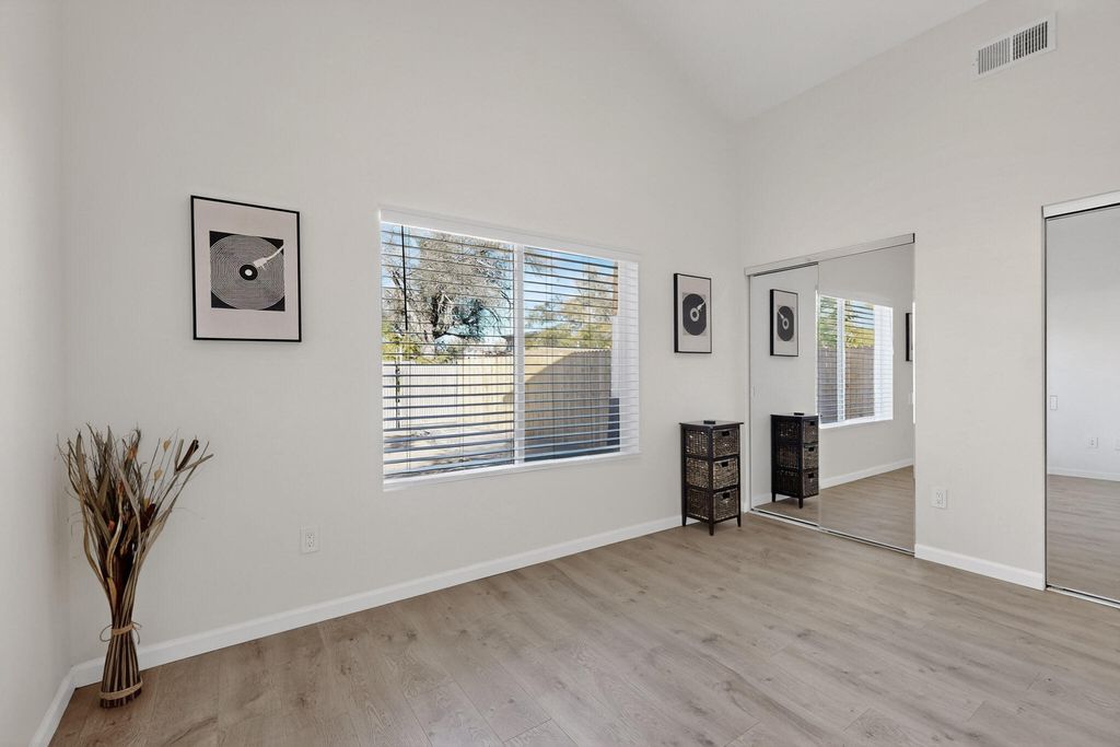 Image 14 of property listing at 1100a 10th Street SW, Albuquerque, NM 87102