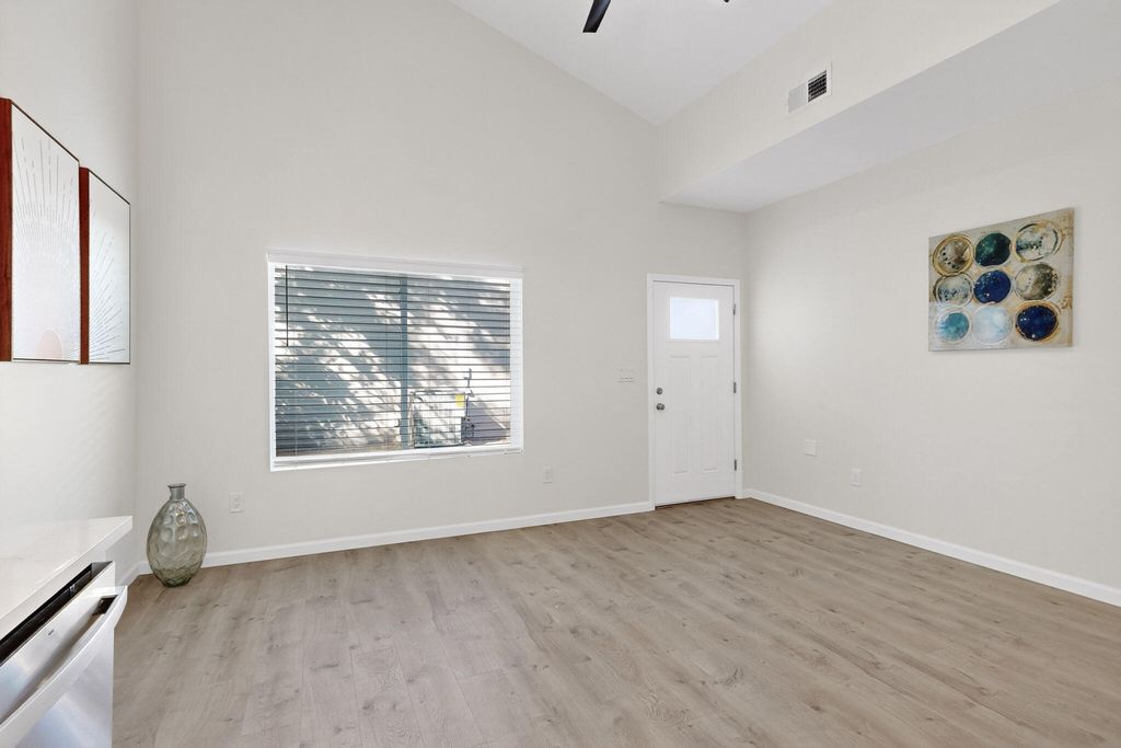 Image 19 of property listing at 1100a 10th Street SW, Albuquerque, NM 87102