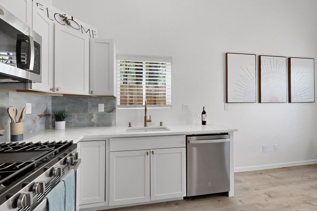 Image 21 of property listing at 1100a 10th Street SW, Albuquerque, NM 87102