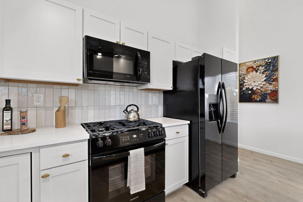 Image 8 of property listing at 1100a 10th Street SW, Albuquerque, NM 87102