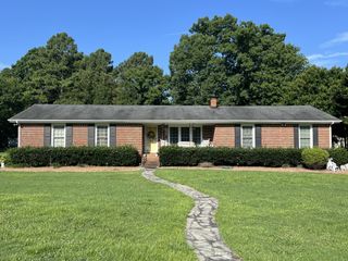 1403 Flippin Dr, Lafayette, TN 37083