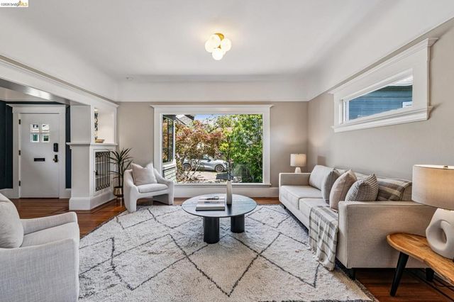 6521 Dover St, Berkeley, CA 94703