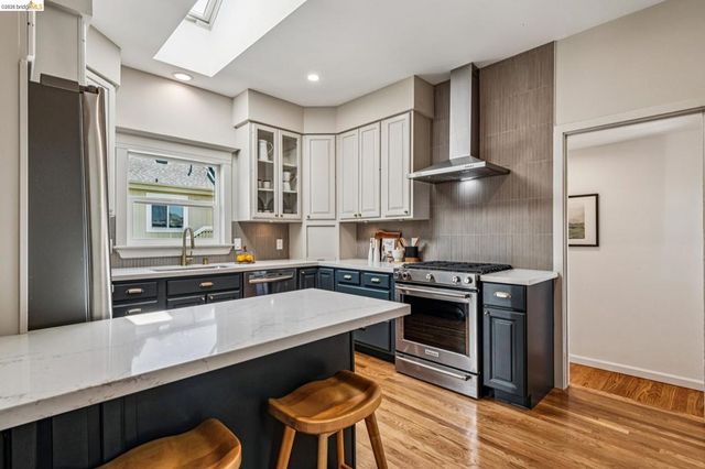 6521 Dover St, Berkeley, CA 94703