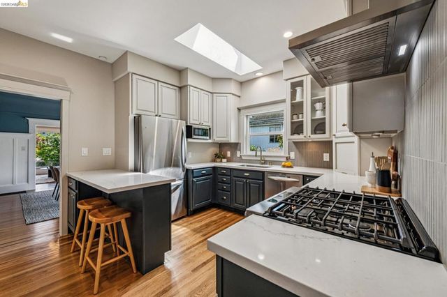 6521 Dover St, Berkeley, CA 94703