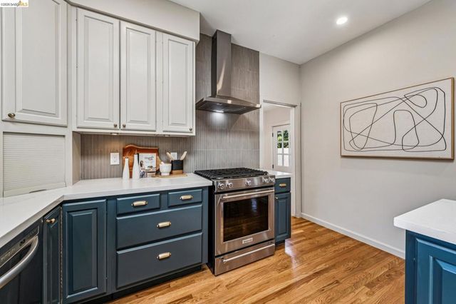 6521 Dover St, Berkeley, CA 94703