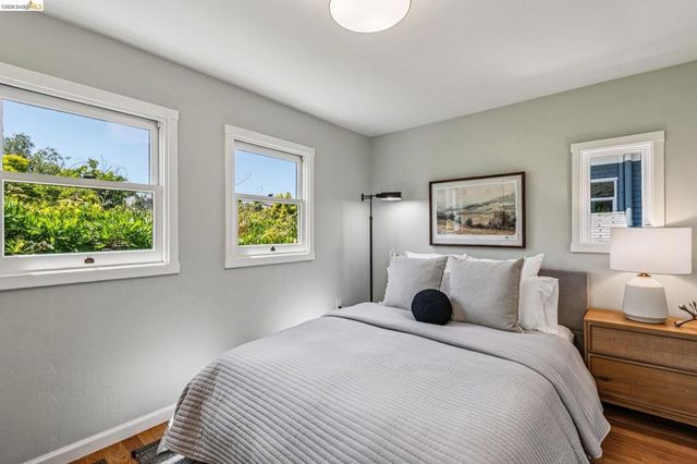 6521 Dover St, Berkeley, CA 94703
