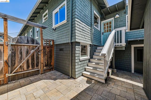 6521 Dover St, Berkeley, CA 94703