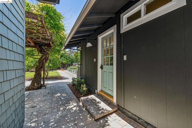 6521 Dover St, Berkeley, CA 94703