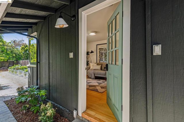 6521 Dover St, Berkeley, CA 94703