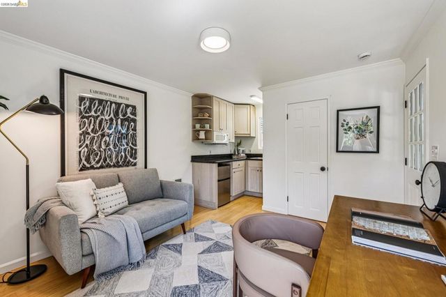 6521 Dover St, Berkeley, CA 94703