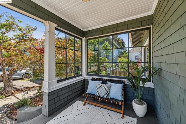 6521 Dover St, Berkeley, CA 94703