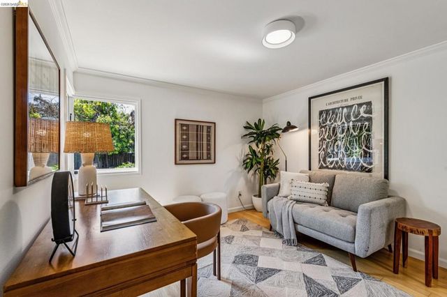 6521 Dover St, Berkeley, CA 94703