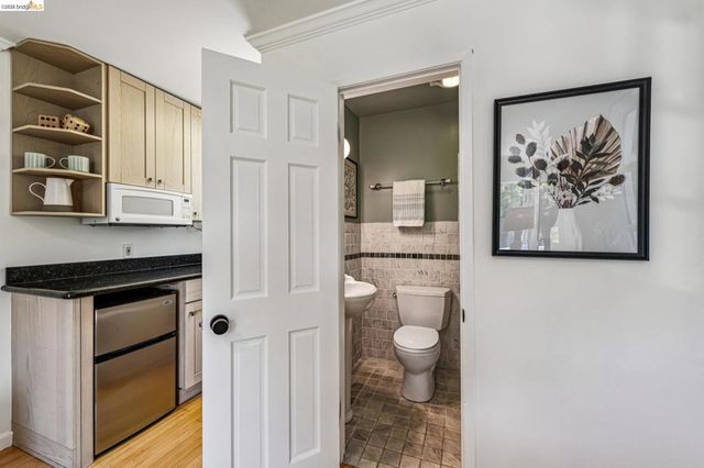 6521 Dover St, Berkeley, CA 94703