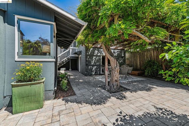 6521 Dover St, Berkeley, CA 94703