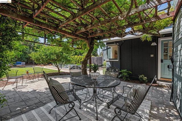 6521 Dover St, Berkeley, CA 94703