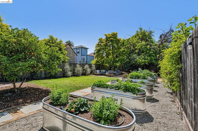 6521 Dover St, Berkeley, CA 94703