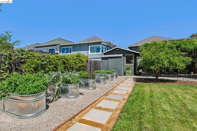 6521 Dover St, Berkeley, CA 94703