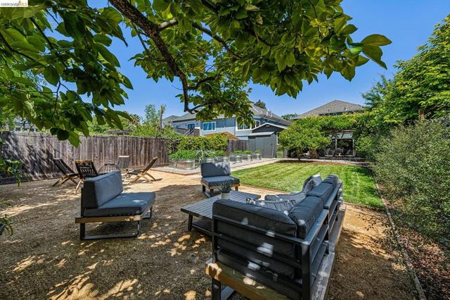 6521 Dover St, Berkeley, CA 94703