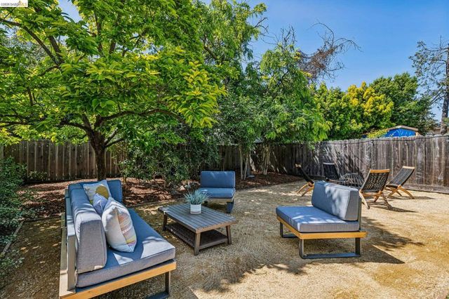 6521 Dover St, Berkeley, CA 94703