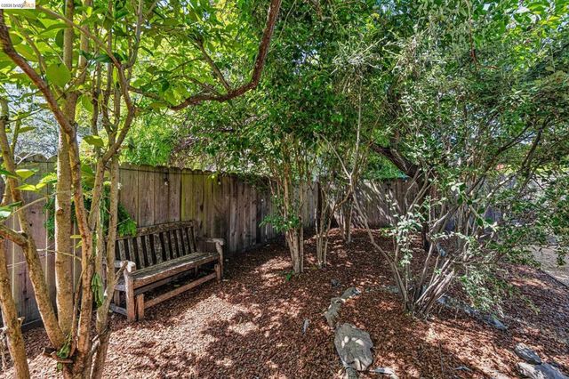 6521 Dover St, Berkeley, CA 94703