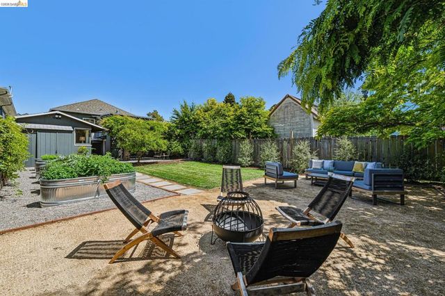 6521 Dover St, Berkeley, CA 94703