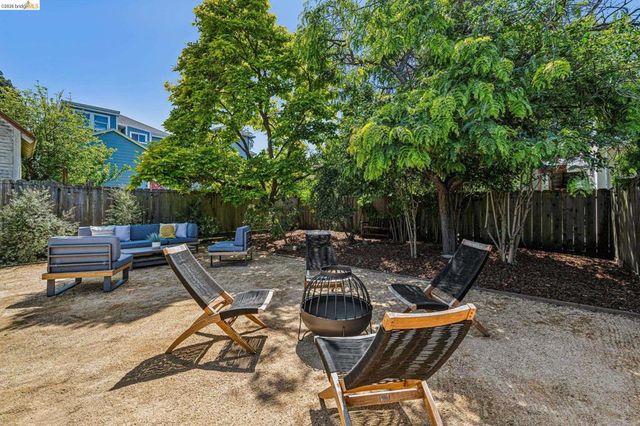 6521 Dover St, Berkeley, CA 94703