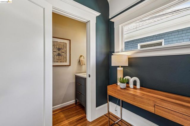 6521 Dover St, Berkeley, CA 94703