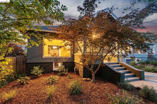 6521 Dover St, Berkeley, CA 94703