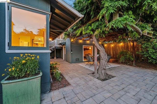 6521 Dover St, Berkeley, CA 94703