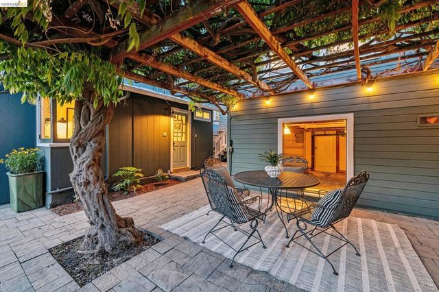 6521 Dover St, Berkeley, CA 94703